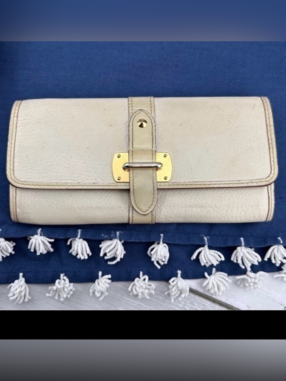 AUTHENTIC Louis Vuitton Suhali Leather Le Favor Wallet. Color: Cream.